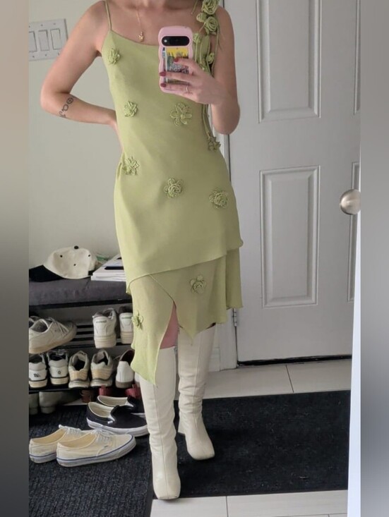 Cartise Dresses & Skirts - Elegant One-Shoulder Floral Appliqué Dress in Light Green